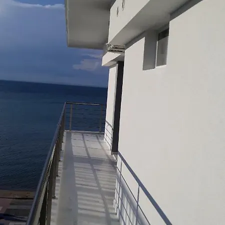 Roses Apartment Peraia (Thessaloniki)